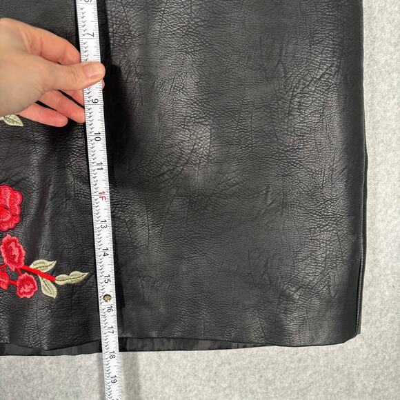 Jean Pascale Skirt Size 12 Mini Faux Leather Floral Embroidered Moto Witchy Boho - Picture 10 of 13